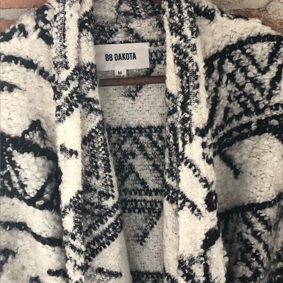 BB Dakota✨Black & White Aztec Jacket - Picture 2 of 7